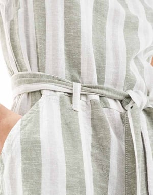 Endast ärmlös bälteförsedd linneblandning jumpsuit i krämfärgad och salvia rand
