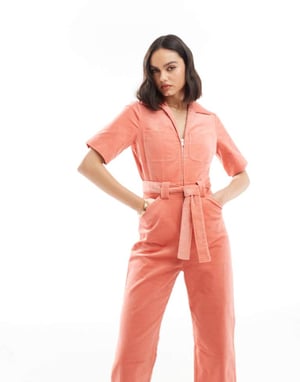 & Other Stories bältad jumpsuit i korall