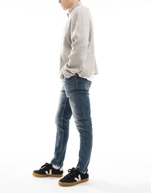 ASOS DESIGN skinny jeans med grön nyans i ljus tvättad blå