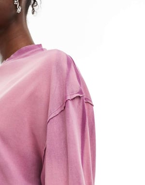 COLLUSION Unisex skater långärmad t-shirt med rosa tvättdetalj