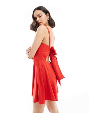 ASOS DESIGN playsuit med rosett bak i röd