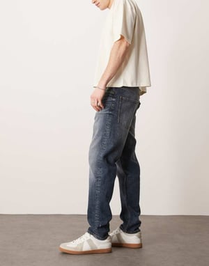 ASOS DESIGN stretch tapered jeans i medtvättad blå