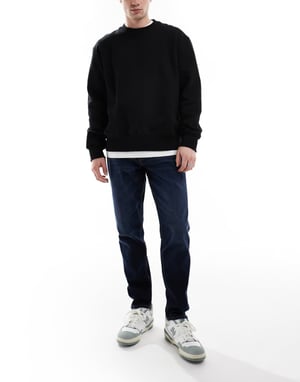 ASOS DESIGN stretch tapered jeans i mörk tvätt
