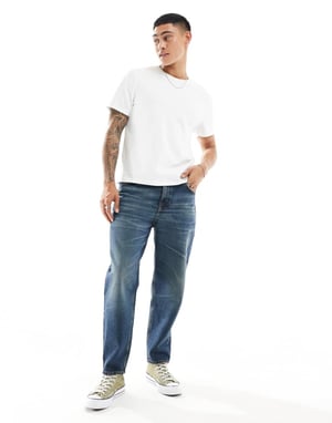 ASOS DESIGN tapered jeans i mörk tvättad blå