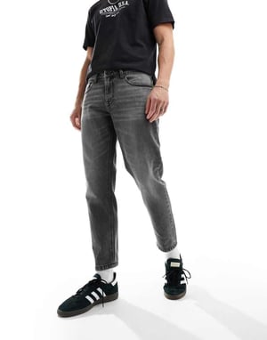 ASOS DESIGN tapered fit jeans i tvättad svart - SVART