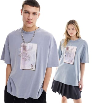 COLLUSION Unisex broderad blommig fotografisk tryck t-shirt i tvättad grå