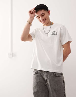 Veckodag boxig passform oversized t-shirt med fantasifull fussballgrafik i off-white