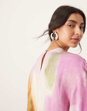 ASOS EDITION satinblus med kort ärm i djärv akvarelltryck