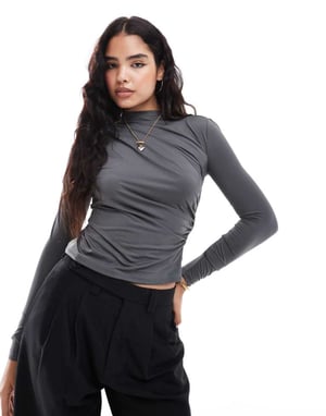 Vero Moda långärmad rynkad jersey-topp i grått