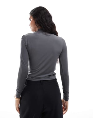 Vero Moda långärmad rynkad jersey-topp i grått
