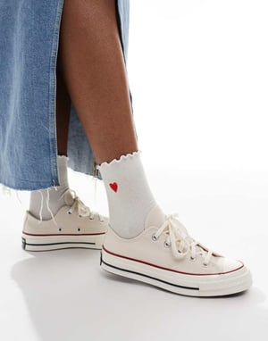 Converse Chuck 70 Ox Wide Fit trainers in cream