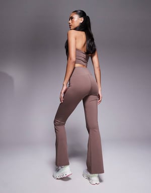 4505 Slim kick active legging in taupe