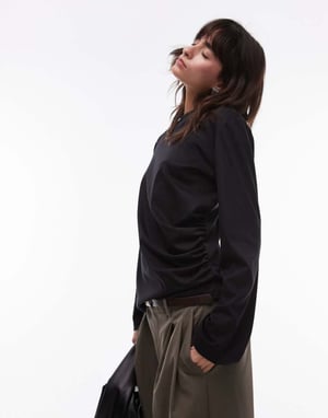 & Other Stories jersey avslappnad topp med asymmetrisk sidofrill i svart