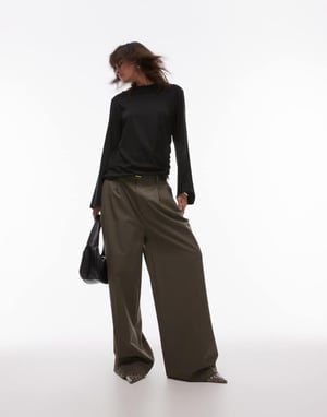 & Other Stories jersey avslappnad topp med asymmetrisk sidofrill i svart