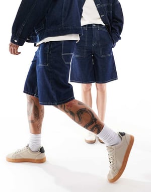ASOS DESIGN unisex lång längd denim shorts med kontrasterande sömmar i tvättad blå