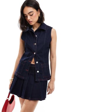 ASOS DESIGN denim väst med passform i indigoblå