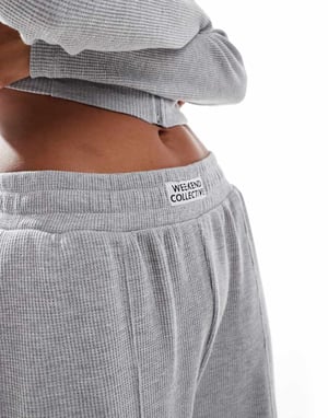 ASOS DESIGN Weekend Collective våfflad jogger med vida ben i grå melange