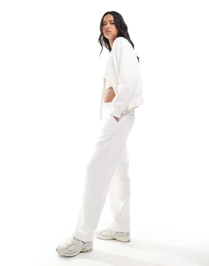 The Couture Club samordnad avslappnad vida joggers i off white