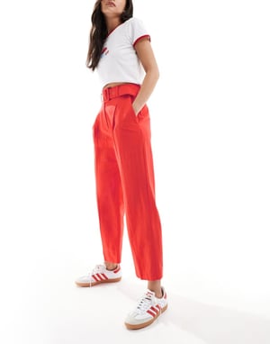 ASOS DESIGN skräddarsydda byxor med bälte i linne i röd