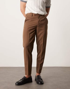 ASOS DESIGN smart tapered passform byxor i brunt