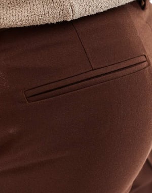 ASOS DESIGN smart tapered byxor i brun