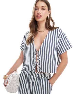 ASOS DESIGN topp med knytfront i blårandig koord