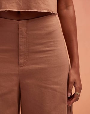 ASOS DESIGN byxor med rå kant och linneset i mocha