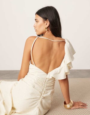 ASOS EDITION texturerad asymmetrisk volang maxiklänning i sten