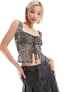 Återvunnen vintage topp med delad framdel och rynkor i leopardmönster