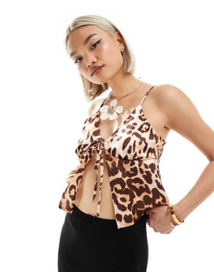 Återvunnen vintage sidentopp med knytdetalj fram i leopardmönster