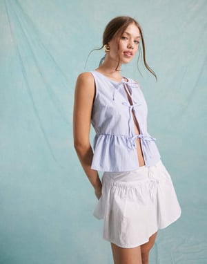 Miss Selfridge poplin knyt framtill ärmlös topp i blårandig
