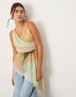 ASOS EDITION vikfront cami-topp med asymmetrisk nederkant i ombre-mönster