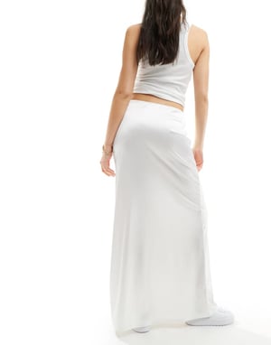 ASOS DESIGN satin twill ruched midja maxikjol i elfenben