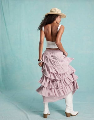 Miss Selfridge texturerad asymmetrisk lagerad maxikjol med franskant i lila