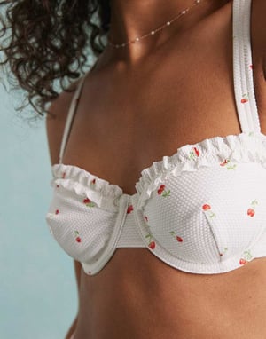 Miss Selfridge bikiniöverdel med körsbärstryck och kupa detaljer