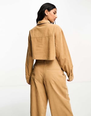 ASOS DESIGN kortad skjorta i kornblandning i kamelfärg