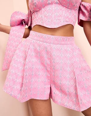 ASOS LUXE jacquard koord flippy lager shorts i rosa mönster