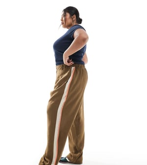 ASOS DESIGN Curve tailored contrast panel trousers in mocha