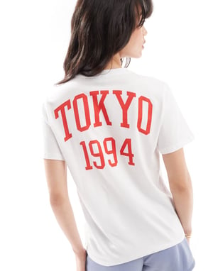 Pieces oversized Tokyo t-shirt i vit och röd