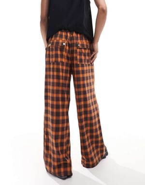 COLLUSION Unisex rutiga vidbyxor i orange