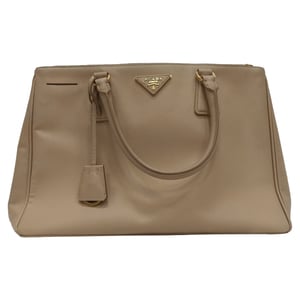 Prada Medium Galleria Double Zip Tote Bag in beige saffiano leer