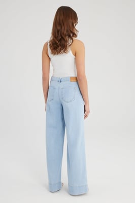 Layla jeans met middelhoge taille, volledige lengte, plooien en 5 zakken, lichtblauw