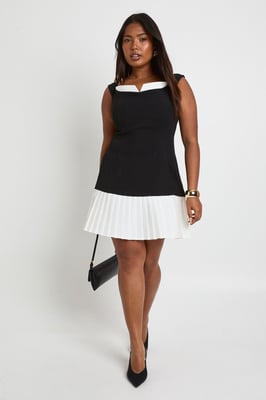 Plus Contrast Pleated Hem Dress