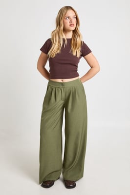 Petite Woven Tailored Pleated Wide Leg Trouser