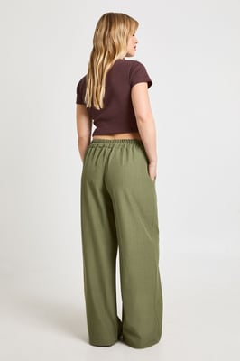 Petite Woven Tailored Pleated Wide Leg Trouser