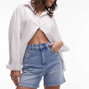 Tommy Jeans mom denim shorts in light wash