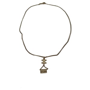 Chanel 2003 CC Geplakte Emaille Flap Tas Hanger Ketting in Goud Metaal