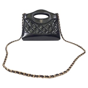 Chanel Fijn Gequilt Nano 31 Shopper in Zwart Kalfsleer