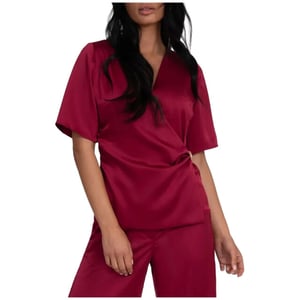 Nikkie Ribe wrap top