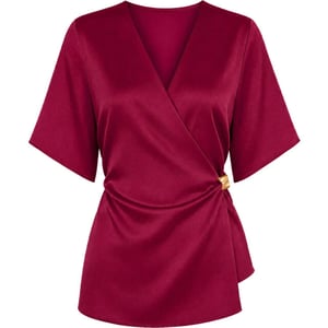 Nikkie Ribe wrap top